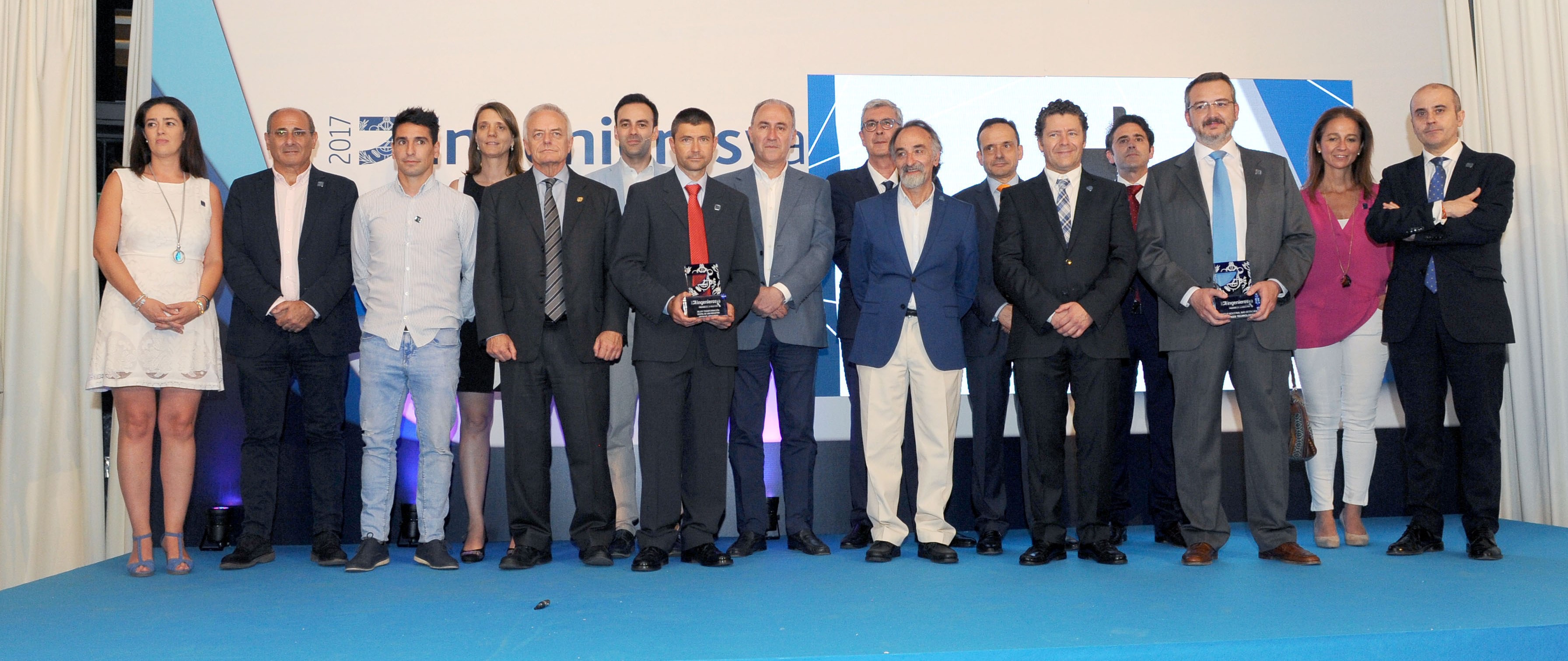 Foto familia Premios ingenierosVA de la Industria