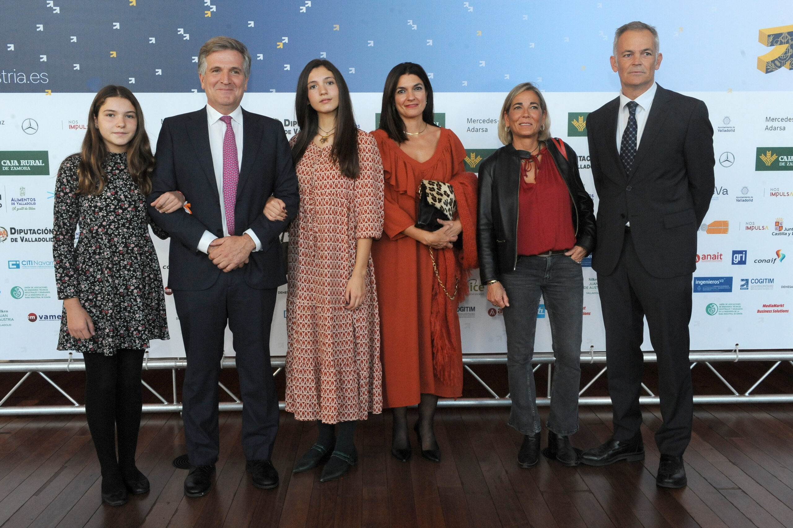 Mencía Jiménez, Alfonso Jiménez, Almudena Jiménez, Teba Sáez, Juncal Moreno y Francisco Iglesias, de Cascajares