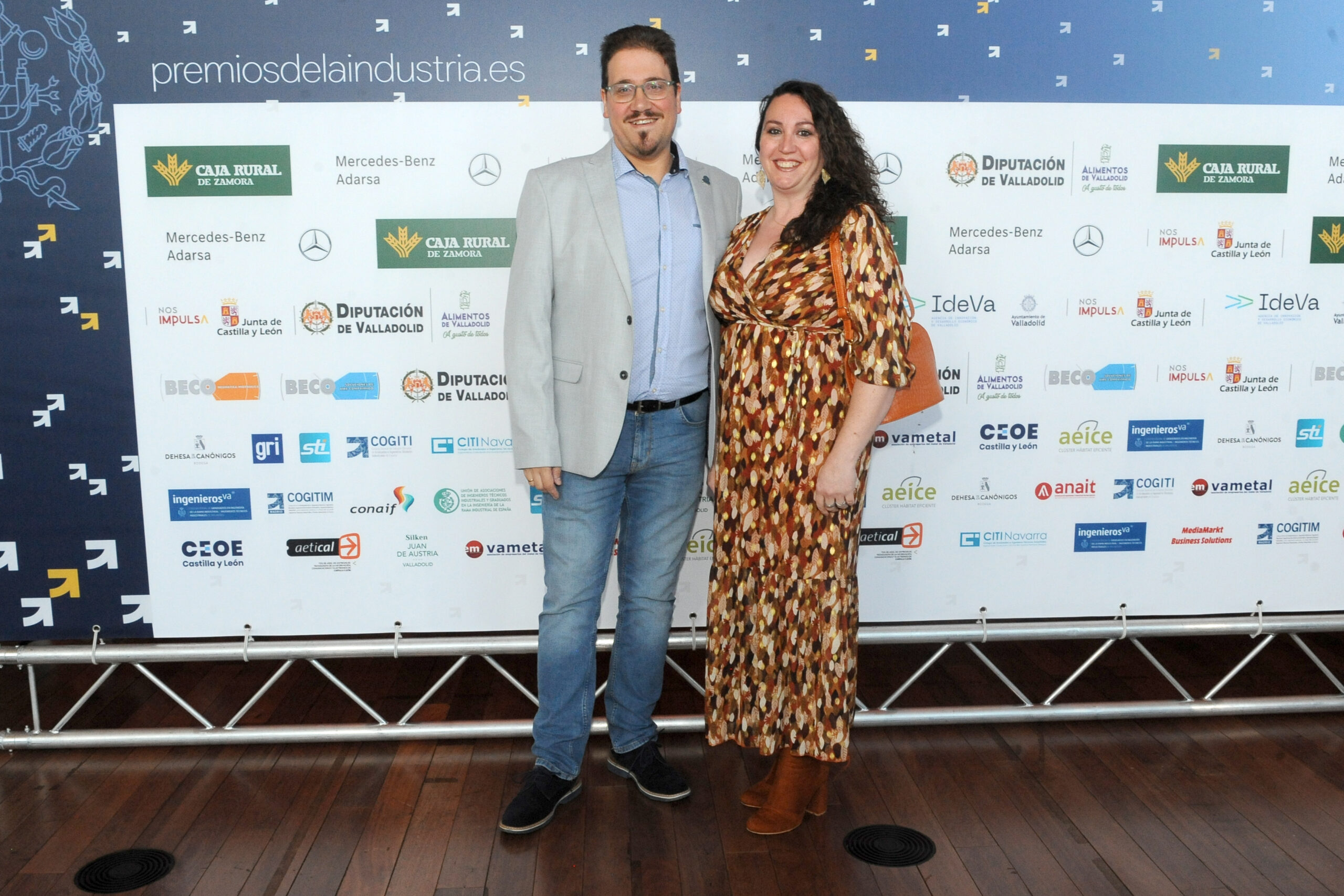 Ángel Javier Juan Pérez, colegiado de ingenierosVA, y Ester Fernández, Alcaldesa de Santibáñez de Valcorba