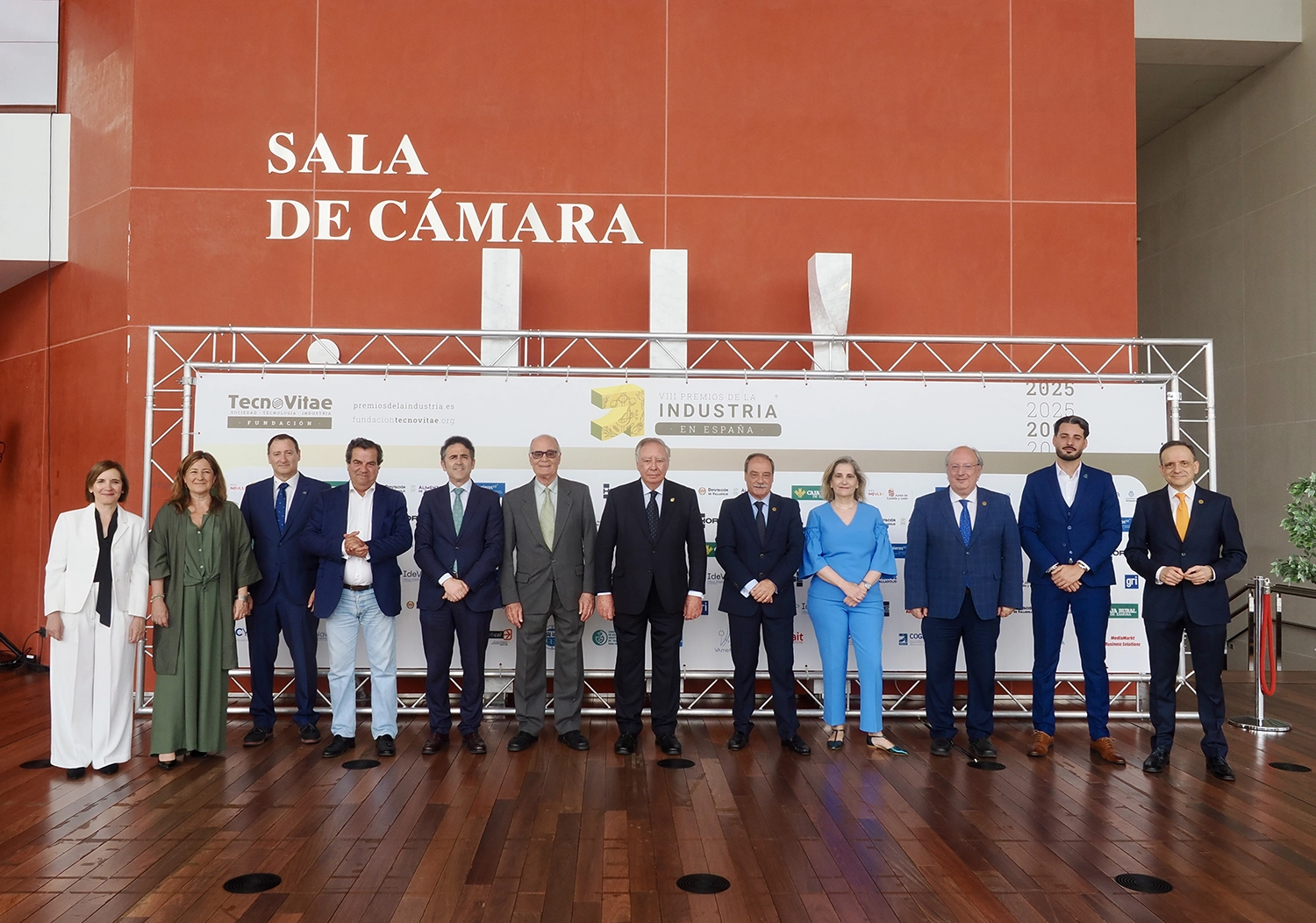 Azucena Pérez, secretaria de TecnoVitae; Teresa Cetulio, secretaria general de CEOE Castilla y León; Ángel García Montalvo, director general de Industrias MAXI; Francisco José García Paramio, CTO de Solvo Global España; José Antonio Galdón, presidente del Instituto de Graduados en Ingeniería e Ingenieros Técnicos de España (INGITE); Francisco Rey, patrono de Fundación TecnoVitae; Clemente González Soler, fundador, propietario y presidente ejecutivo del Grupo Alibérico; Rafael Álvarez, presidente de TecnoVitae y presidente de Unión Profesional de Castilla y León; María de la Paz Robina, presidenta de Michelin España Portugal; Enrique Cabero Morán, presidente del Consejo Económico y Social de CyL; Borja Fernández Villar, secretario de ingenierosVA, y F. Javier Escribano, director general de la Fundación TecnoVitae.