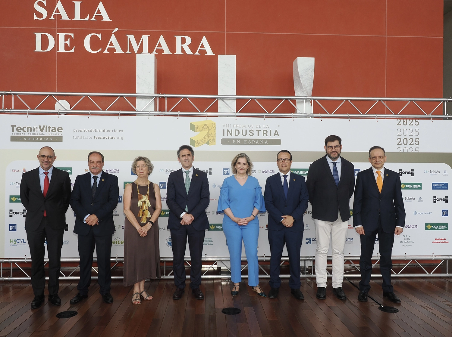 Mariano Muñoz, director general de Industria de la Junta de Castilla y León; Rafael Álvarez, presidente de la Fundación TecnoVitae; Isabel Clavero, directora territorial de Comercio del ICEX (Ministerio de Industria, Comercio y Turismo); José Antonio Galdón, presidente del Instituto de Graduados en Ingeniería e Ingenieros Técnicos de España (INGITE); María de la Paz Robina, presidenta de Michelin España Portugal; Ángel Rodríguez Lagunilla, presidente de IVECO España y director de Global Manufacturing; Francisco Arranz, director de Recursos Humanos Europa y director global de Relaciones Laborales en Horse Powertrain, y F. Javier Escribano, director general de Fundación TecnoVitae.
