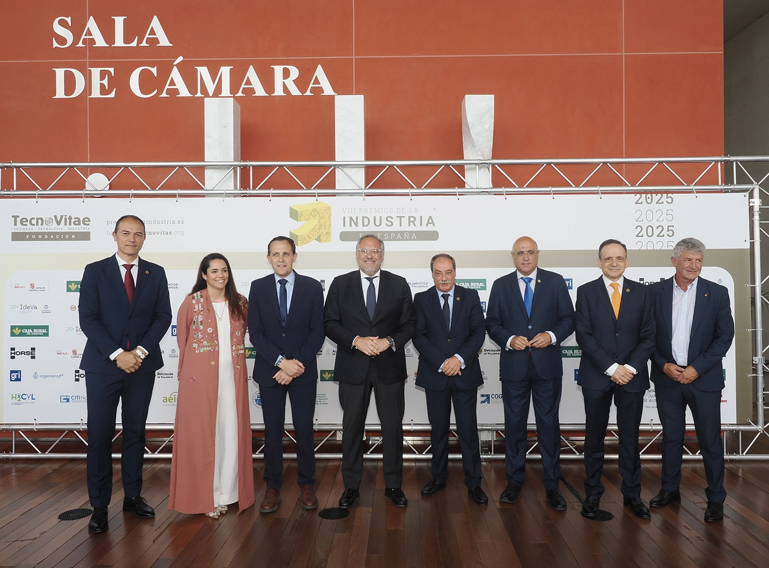 Alejandro García Pellitero, concejal de Medio Ambiente del Ayuntamiento de Valladolid; Silvia Tomillo, concejala delegada especial de Modernización Administrativa del Ayuntamiento de Valladolid; Conrado Íscar, presidente de la Diputación de Valladolid; Carlos Pollán, presidente de las Cortes de Castilla y León; Rafael Álvarez, presidente de Fundación TecnoVitae; Jacinto Canales, subdelegado del Gobierno de España en Valladolid; F. Javier Escribano, director general de Fundación TecnoVitae, y Sarbelio Fernández, alcalde de Arroyo de la Encomienda.