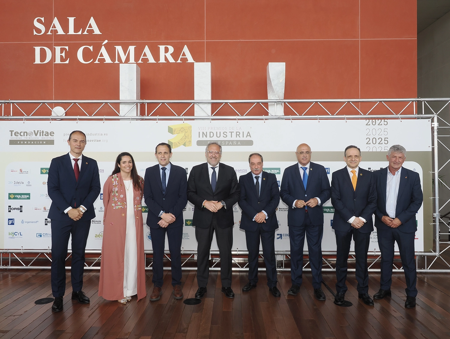 Alejandro García Pellitero, concejal de Medio Ambiente del Ayuntamiento de Valladolid; Silvia Tomillo, concejala delegada especial de Modernización Administrativa del Ayuntamiento de Valladolid; Conrado Íscar, presidente de la Diputación de Valladolid; Carlos Pollán, presidente de las Cortes de Castilla y León; Rafael Álvarez, presidente de Fundación TecnoVitae; Jacinto Canales, subdelegado del Gobierno de España en Valladolid; F. Javier Escribano, director general de Fundación TecnoVitae, y Sarbelio Fernández, alcalde de Arroyo de la Encomienda.