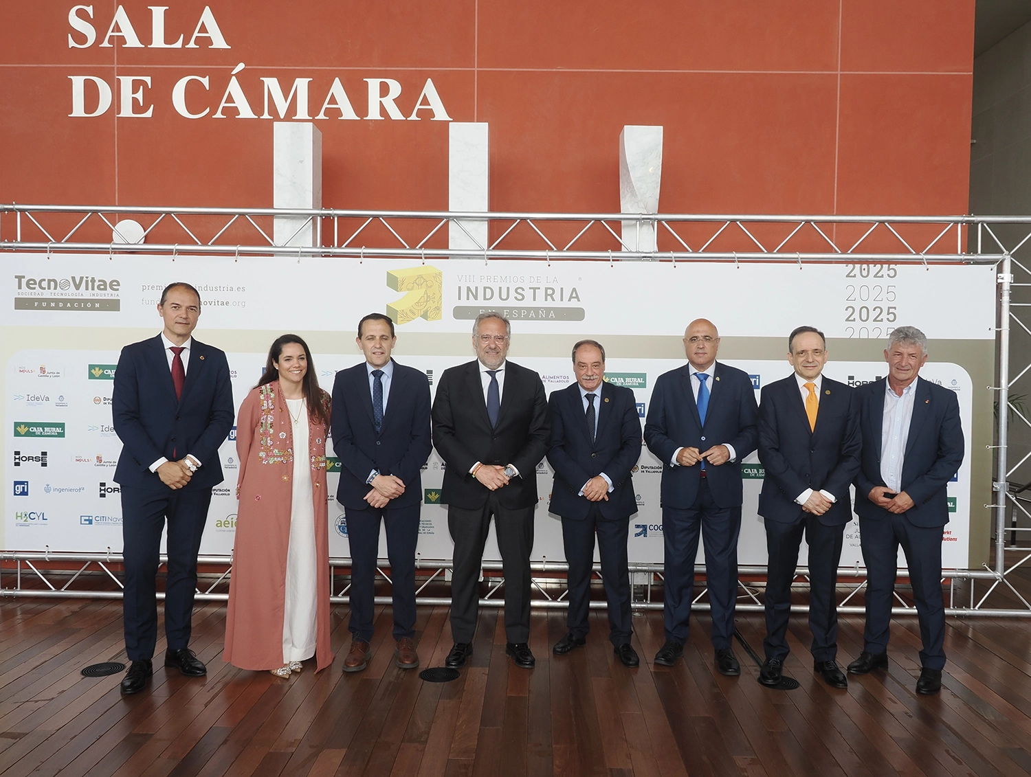Alejandro García Pellitero, concejal de Medio Ambiente del Ayuntamiento de Valladolid; Silvia Tomillo, concejala delegada especial de Modernización Administrativa del Ayuntamiento de Valladolid; Conrado Íscar, presidente de la Diputación de Valladolid; Carlos Pollán, presidente de las Cortes de Castilla y León; Rafael Álvarez, presidente de Fundación TecnoVitae; Jacinto Canales, subdelegado del Gobierno de España en Valladolid; F. Javier Escribano, director general de Fundación TecnoVitae, y Sarbelio Fernández, alcalde de Arroyo de la Encomienda.