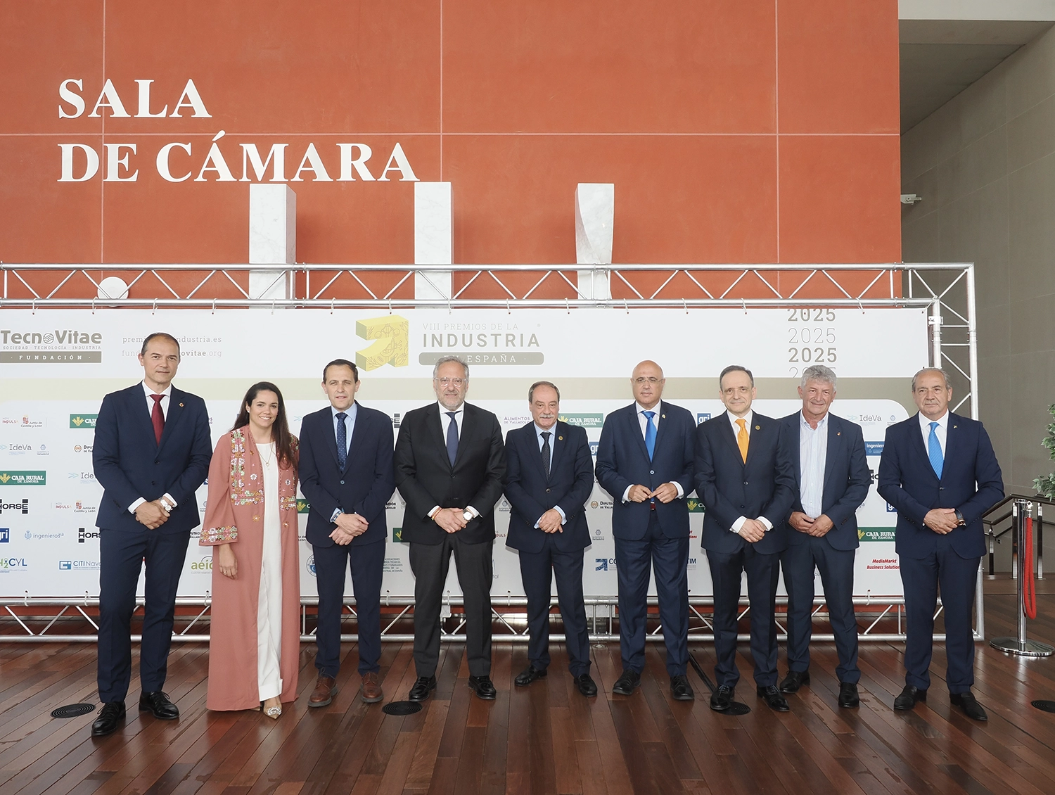 Alejandro García Pellitero, concejal de Medio Ambiente del Ayuntamiento de Valladolid; Silvia Tomillo, concejala delegada especial de Modernización Administrativa del Ayuntamiento de Valladolid; Conrado Íscar, presidente de la Diputación de Valladolid; Carlos Pollán, presidente de las Cortes de Castilla y León; Rafael Álvarez, presidente de Fundación TecnoVitae; Jacinto Canales, subdelegado del Gobierno en Valladolid; F. Javier Escribano, director general de Fundación TecnoVitae; Sarbelio Fernández, alcalde de Arroyo de la Encomienda; Cipriano García, director General de Caja Rural de Zamora.