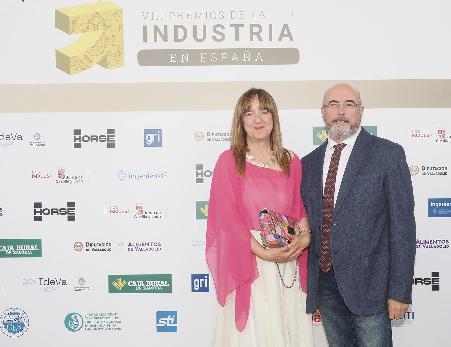 María Ángeles Pérez, delegada del Rector para la Transparencia del Conocimiento de la Universidad de Valladolid, y Carlos Bravo Cuesta, de Grado Ingeniería y colegiado de ingenierosVA.