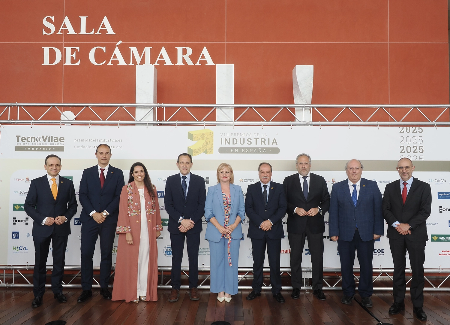 F. Javier Escribano, director general de la Fundación TecnoVitae; Alejandro García Pellitero, concejal de Medio Ambiente del Ayuntamiento de Valladolid; Silvia Tomillo, concejala delegada especial de Modernización Administrativa del Ayuntamiento de Valladolid; Conrado Íscar, presidente de la Diputación de Valladolid; Leticia García, consejera de Industria, Comercio y Empleo de la Junta de Castilla y León; Rafael Álvarez, presidente de la Fundación TecnoVitae; Carlos Pollán, presidente de las Cortes de Castilla y León; Carlos Moro, presidente de CESCyL y Mariano Muñoz, director general de Industria de la Junta de Castilla y León.