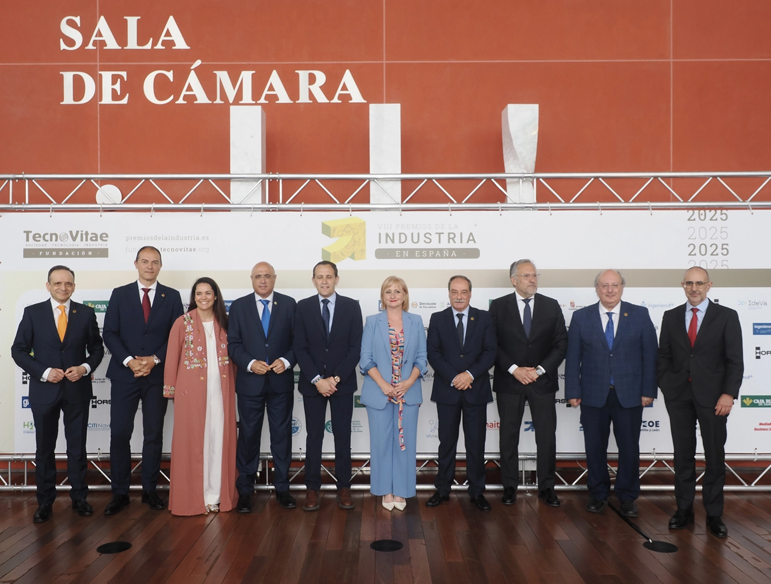 F. Javier Escribano, director general de la Fundación TecnoVitae; Alejandro García Pellitero, concejal de Medio Ambiente del Ayuntamiento de Valladolid; Silvia Tomillo, concejala delegada especial de Modernización Administrativa del Ayuntamiento de Valladolid; Jacinto Canales, subdelegado del Gobierno de España en Valladolid; Conrado Íscar, presidente de la Diputación de Valladolid; Clemente González, presidente de Alibérico y premios a la Trayectoria; Leticia García, consejera de Industria, Comercio y Empleo de la Junta de Castilla y León; Rafael Álvarez, presidente de la Fundación TecnoVitae; Carlos Pollán, presidente de las Cortes de Castilla y León; Enrique Cabero, presidente de CESCyL y Mariano Muñoz, director general de Industria de la Junta de Castilla y León.