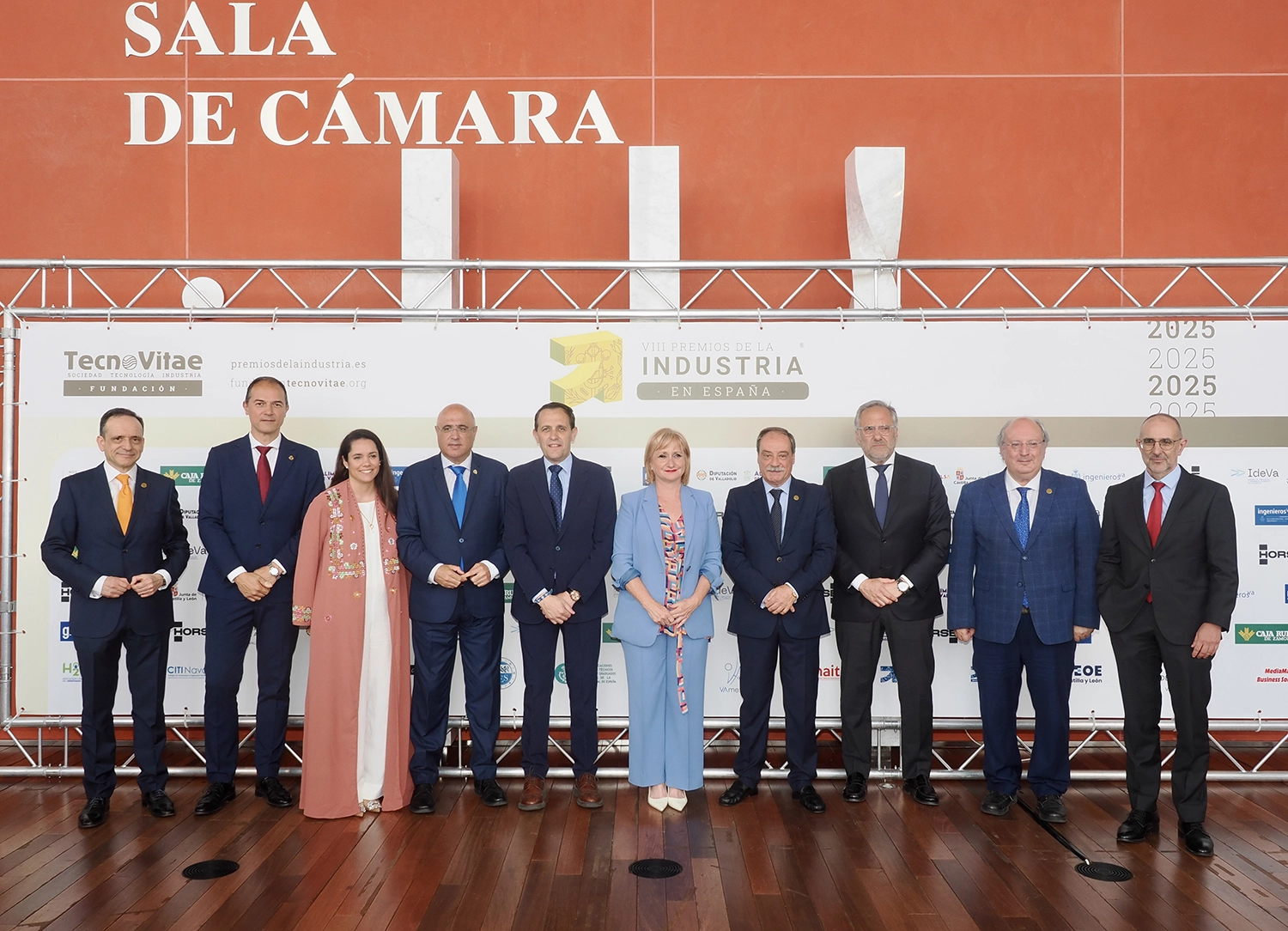F. Javier Escribano, director general de la Fundación TecnoVitae; Alejandro García Pellitero, concejal de Medio Ambiente del Ayuntamiento de Valladolid; Silvia Tomillo, concejala delegada especial de Modernización Administrativa del Ayuntamiento de Valladolid; Jacinto Canales, subdelegado del Gobierno de España en Valladolid; Conrado Íscar, presidente de la Diputación de Valladolid; Clemente González, presidente de Alibérico y premios a la Trayectoria; Leticia García, consejera de Industria, Comercio y Empleo de la Junta de Castilla y León; Rafael Álvarez, presidente de la Fundación TecnoVitae; Carlos Pollán, presidente de las Cortes de Castilla y León; Enrique Cabero, presidente de CESCyL y Mariano Muñoz, director general de Industria de la Junta de Castilla y León.