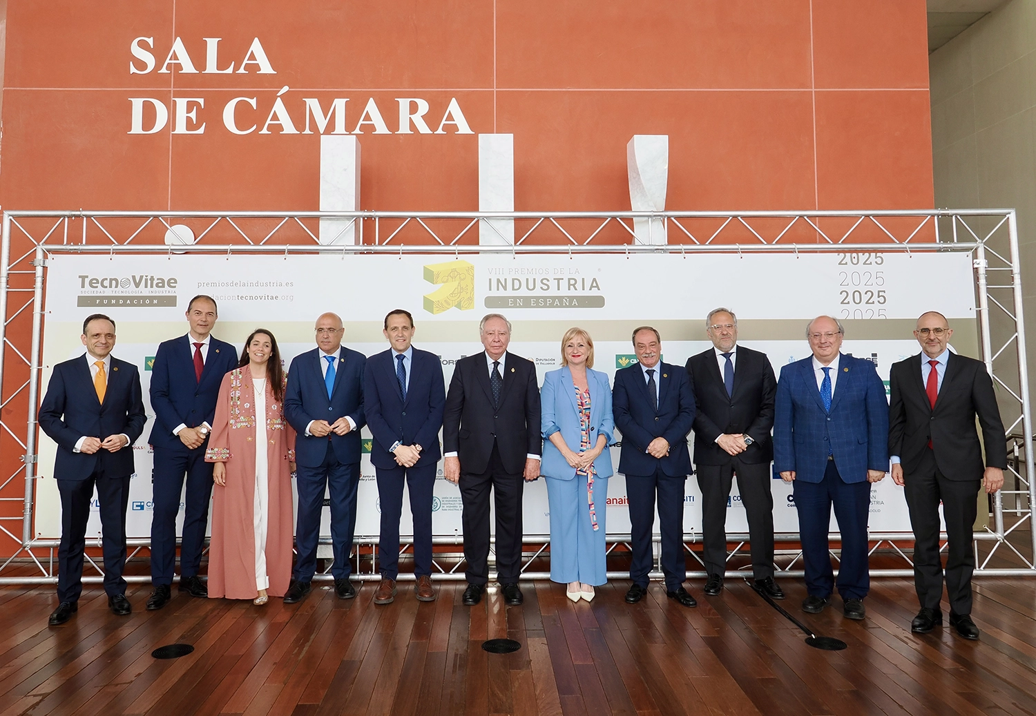 F. Javier Escribano, director general de la Fundación TecnoVitae; Alejandro García Pellitero, concejal de Medio Ambiente del Ayuntamiento de Valladolid; Silvia Tomillo, concejala delegada especial de Modernización Administrativa del Ayuntamiento de Valladolid; Jacinto Canales, subdelegado del Gobierno de España en Valladolid; Conrado Íscar, presidente de la Diputación de Valladolid; Clemente González, presidente de Alibérico y premios a la Trayectoria; Leticia García, consejera de Industria, Comercio y Empleo de la Junta de Castilla y León; Rafael Álvarez, presidente de la Fundación TecnoVitae; Carlos Pollán, presidente de las Cortes de Castilla y León; Enrique Cabero, presidente de CESCyL y Mariano Muñoz, director general de Industria de la Junta de Castilla y León.