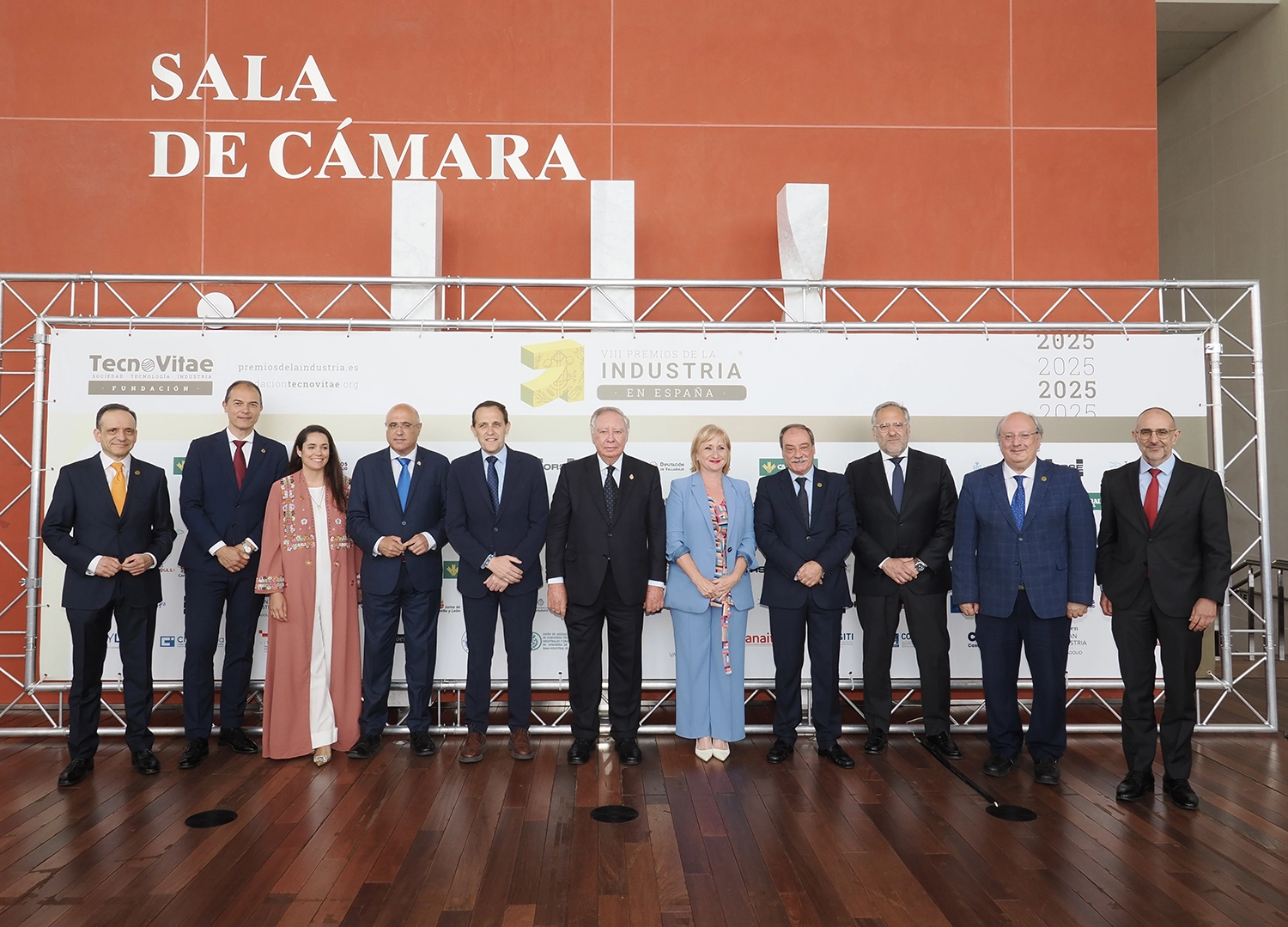 F. Javier Escribano, director general de la Fundación TecnoVitae; Alejandro García Pellitero, concejal de Medio Ambiente del Ayuntamiento de Valladolid; Silvia Tomillo, concejala delegada especial de Modernización Administrativa del Ayuntamiento de Valladolid; Jacinto Canales, subdelegado del Gobierno de España en Valladolid; Conrado Íscar, presidente de la Diputación de Valladolid; Clemente González, presidente de Alibérico y premios a la Trayectoria; Leticia García, consejera de Industria, Comercio y Empleo de la Junta de Castilla y León; Rafael Álvarez, presidente de la Fundación TecnoVitae; Carlos Pollán, presidente de las Cortes de Castilla y León; Enrique Cabero, presidente de CESCyL y Mariano Muñoz, director general de Industria de la Junta de Castilla y León.