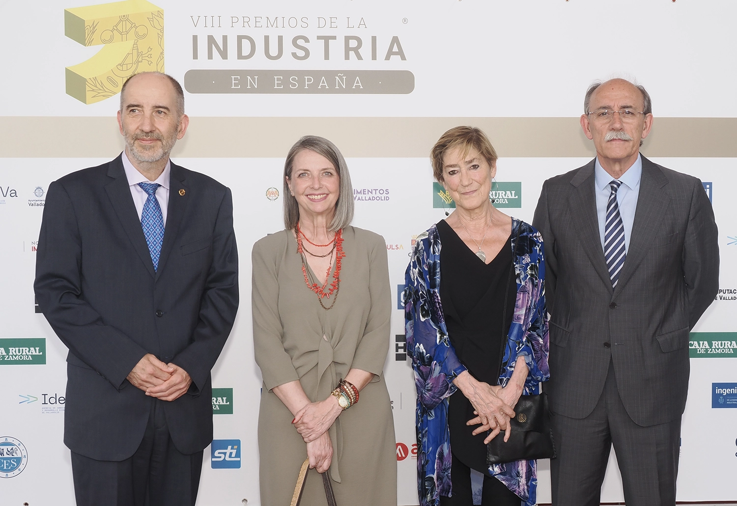 Carlos Alberola, presidente de la Asociación de Ingenieros de Telecomunicaciones de Castilla y León, junto a su esposa, Berta González; Victoria Ortega, patrona de TecnoVitae, y Mario Bedera, patrono de la Fundación TecnoVitae.