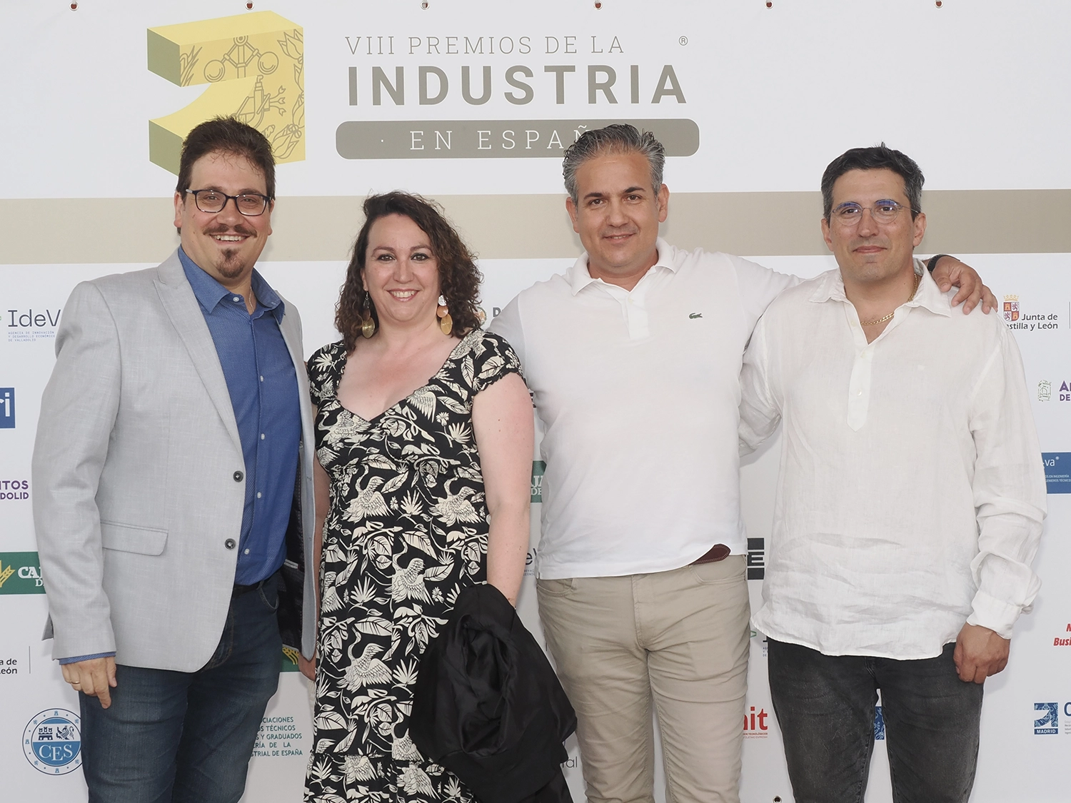 Ángel Javier Juan Pérez, colegiado de ingenierosVA; Ester Fernández, alcaldesa de Santibáñez de Valcorba, y Roberto Vázquez y José Alberto Rodríguez, colegiados de ingenierosVA.