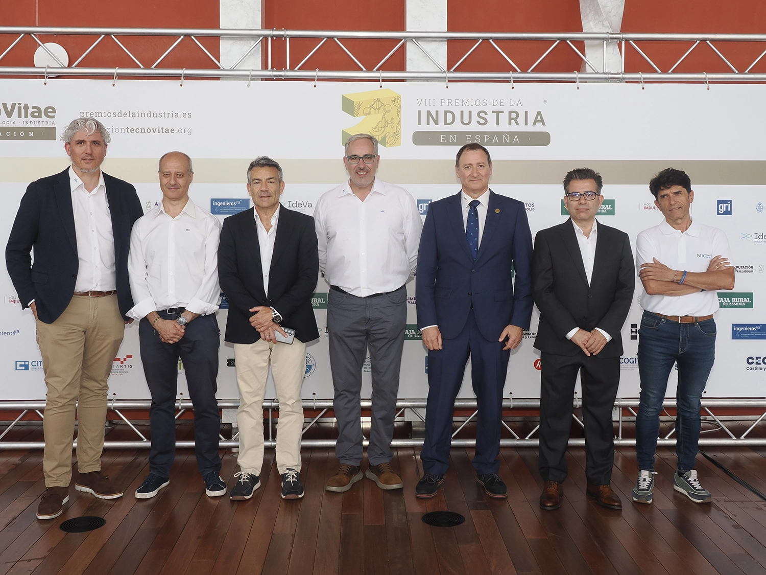 David Soto, Eduardo López, Josué García, Santiago de la Fuente, Ángel García, Manuel Arroyo y Rafael Díez, de Industrias Maxi.