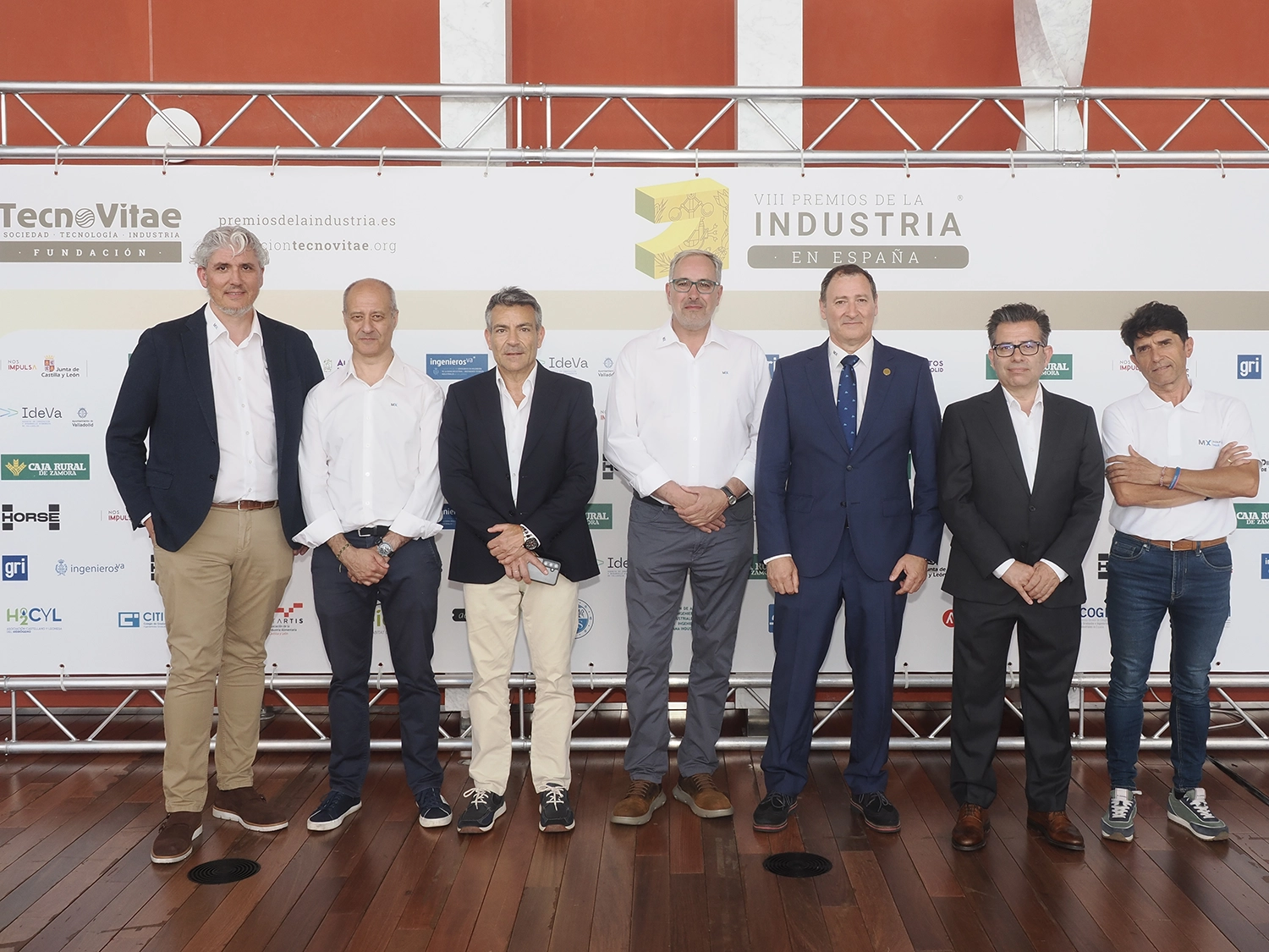David Soto, Eduardo López, Josué García, Santiago de la Fuente, Ángel García, Manuel Arroyo y Rafael Díez, de Industrias Maxi.