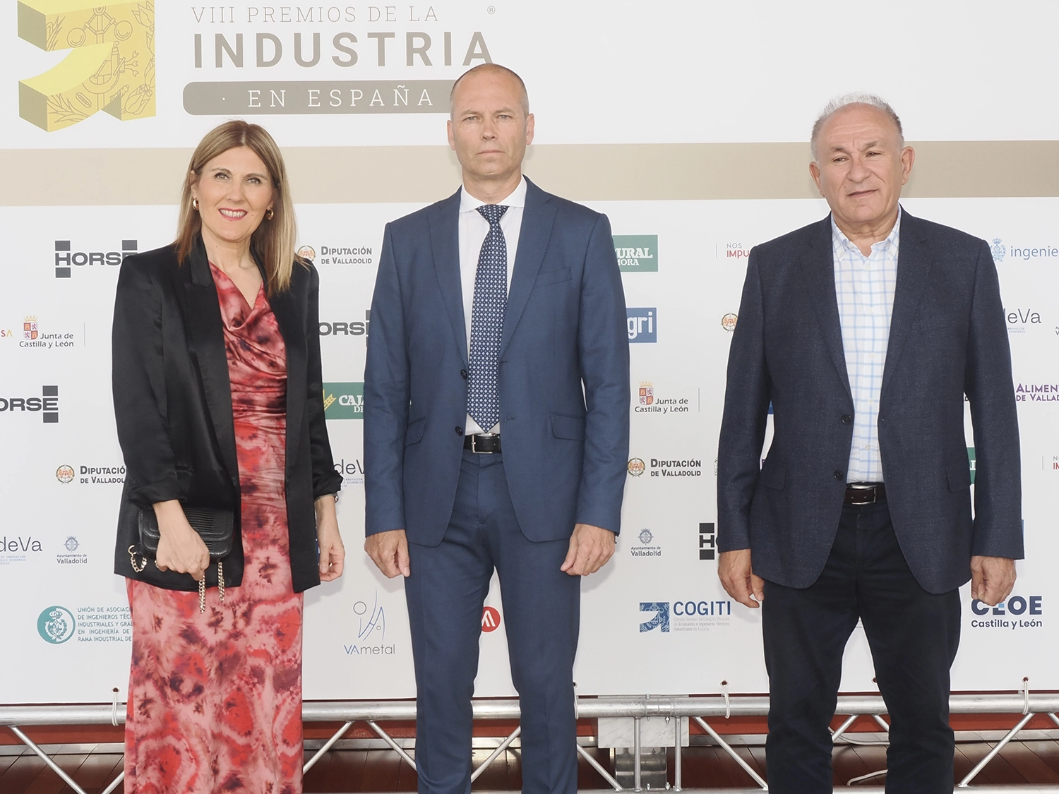 Ana María Jáuregui, decana de COGITI Sevilla y su acompañante, junto a Fernando Pérez, presidente de AVEIN.